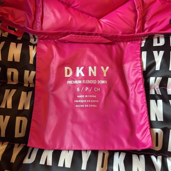 DKNY puffer jacket 💕 - Picture 7 of 7